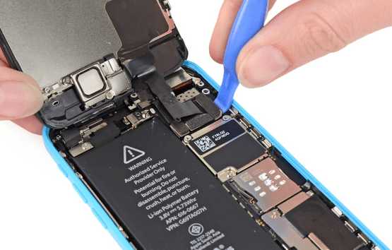 Как снять и заменить аккумулятора на iPhone 5c